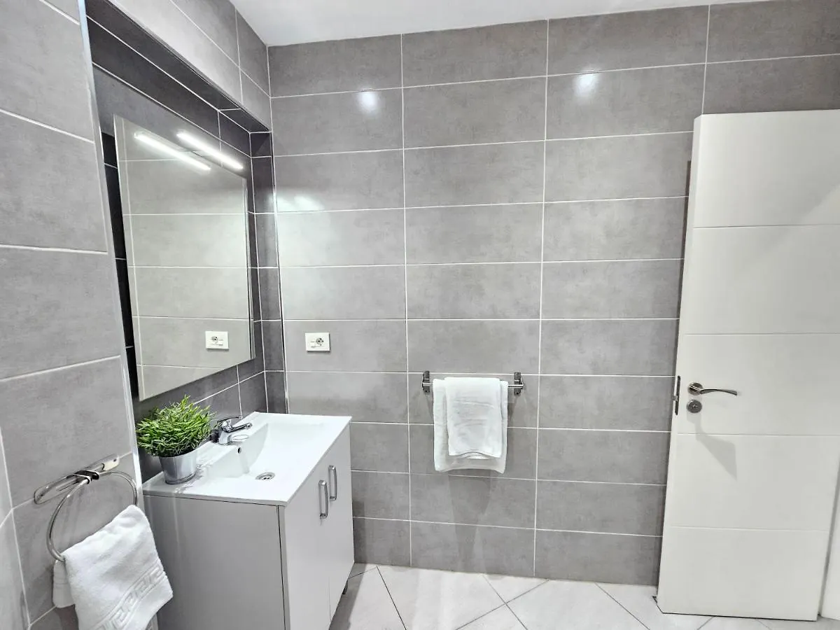 New Seafront Dreaming View Apartment, Los Cristianos 阿罗纳
